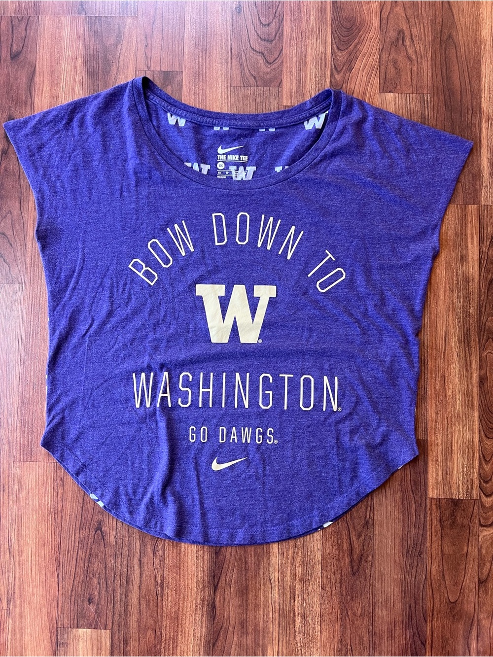 Nike Women’s UW Huskies Graphic Tee